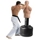 Манекен для боксу та підлогові груші.