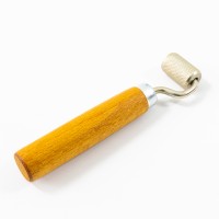 Ролик для виброизоляции автомобиля (виброшумоизоляции авто) металлический ручка дерево SoundProOFF (sp-0016)